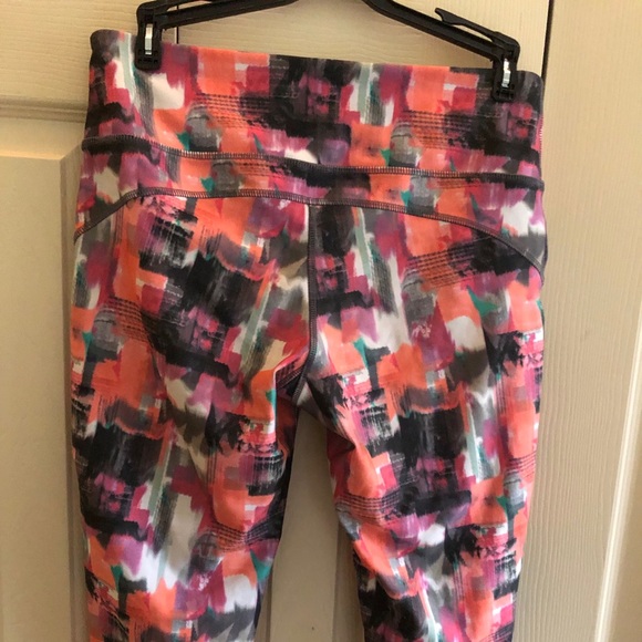 Colorful Cropped Leggings - Picture 5 of 8
